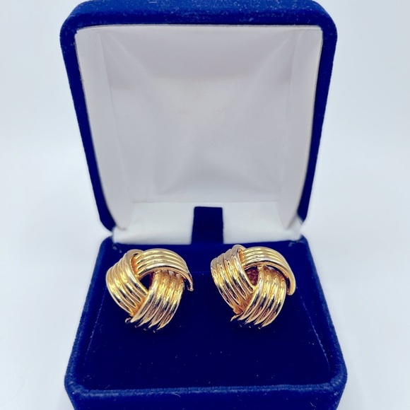 Jewelry - Sophisticated Gold Knot Earrings